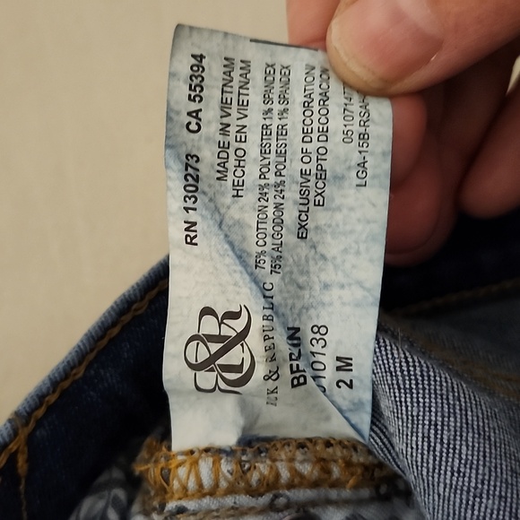 2 Pair Women's Size 2 Rock & Republic Berlin Skinny Jeans Skull Rivets - Picture 10 of 15